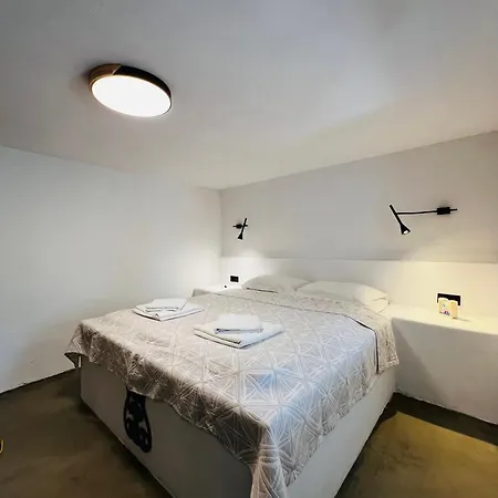 Aloni Petit House Сasa de vacaciones Nerotriviá